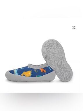 Jan and Jul water shoes size 4